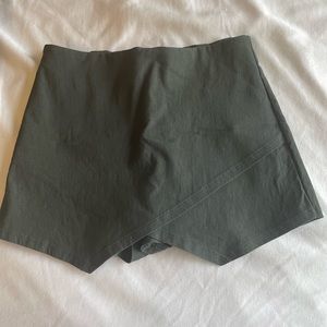 Asymmetrical skort